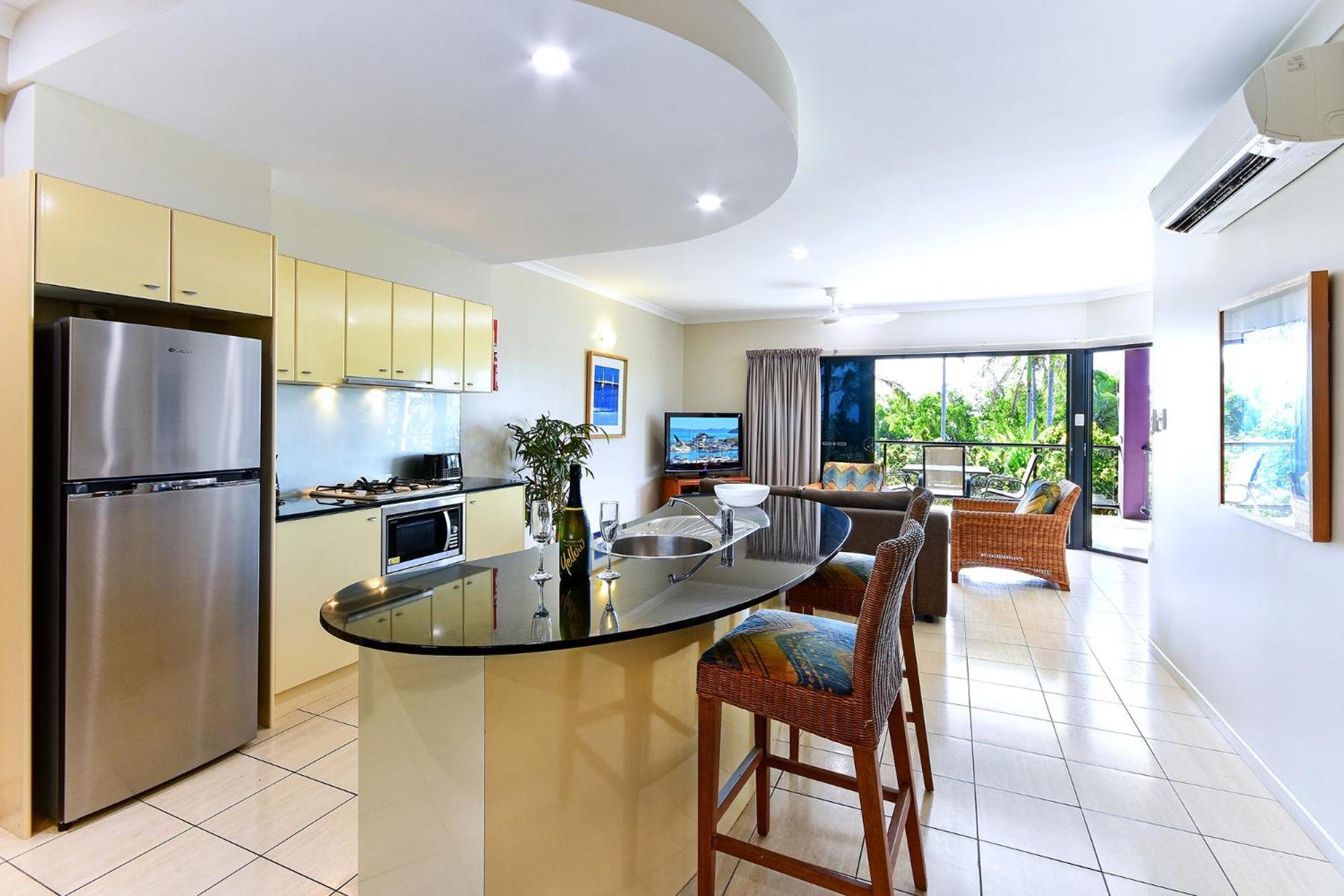 Anchorage Aparthotel Hamilton Island Room photo